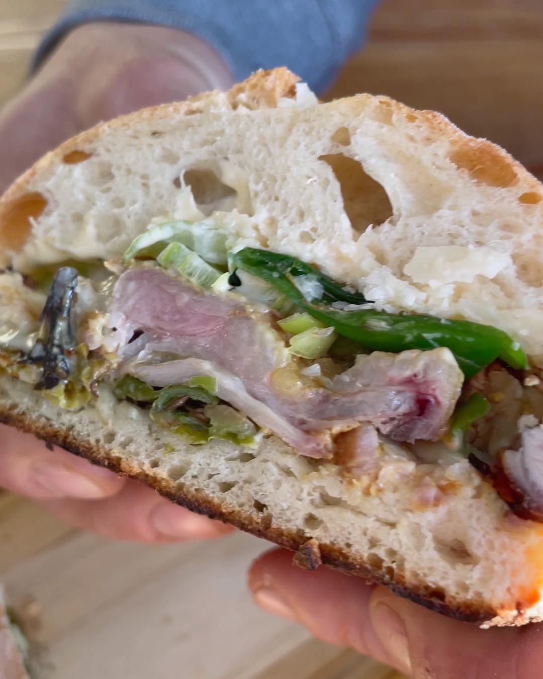 Baguette mit Kachelfleisch vom Grill