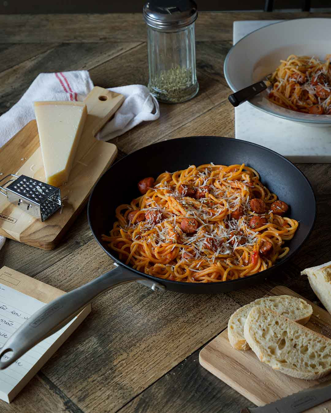 One Pot Pasta - Spaghetti mit Mettwürstchen