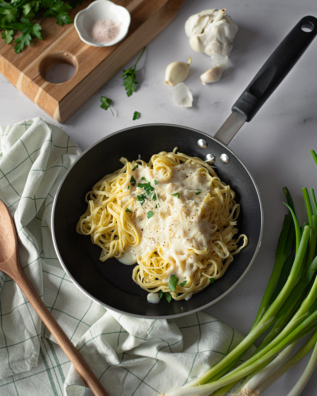 Spaghetti mit Béchamel Soße und Käse
