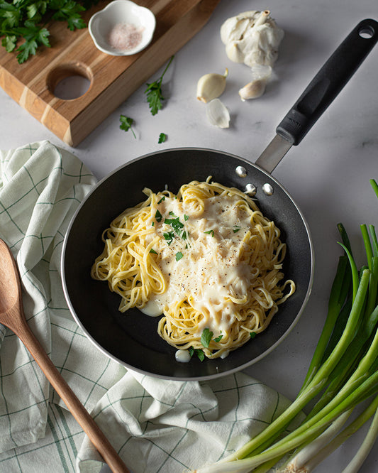 Spaghetti mit Béchamel Soße und Käse