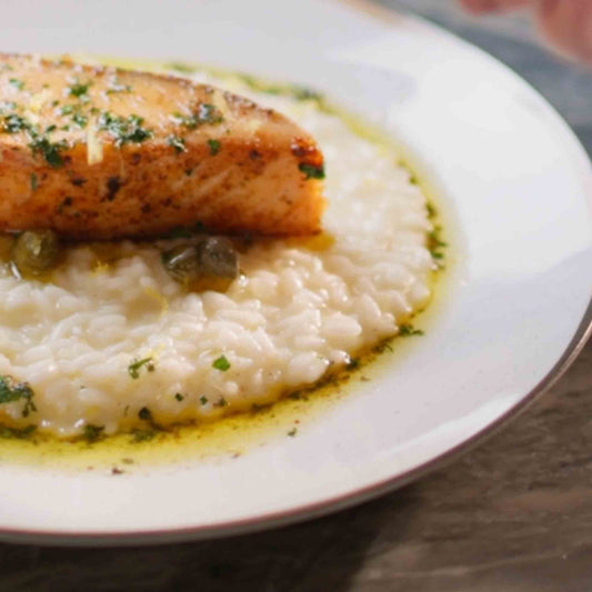 Sizilianisches Risotto mit Lachsfilet – mediterraner Genuss auf dem Teller